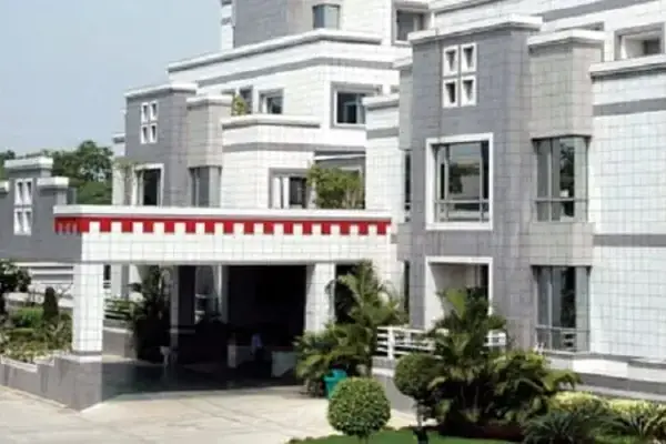 Fortis Flt. Lt. Rajan Dhall Hospital, Vasant Kunj, New Delhi