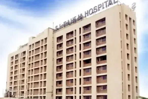S. L. Raheja Hospital, Mumbai